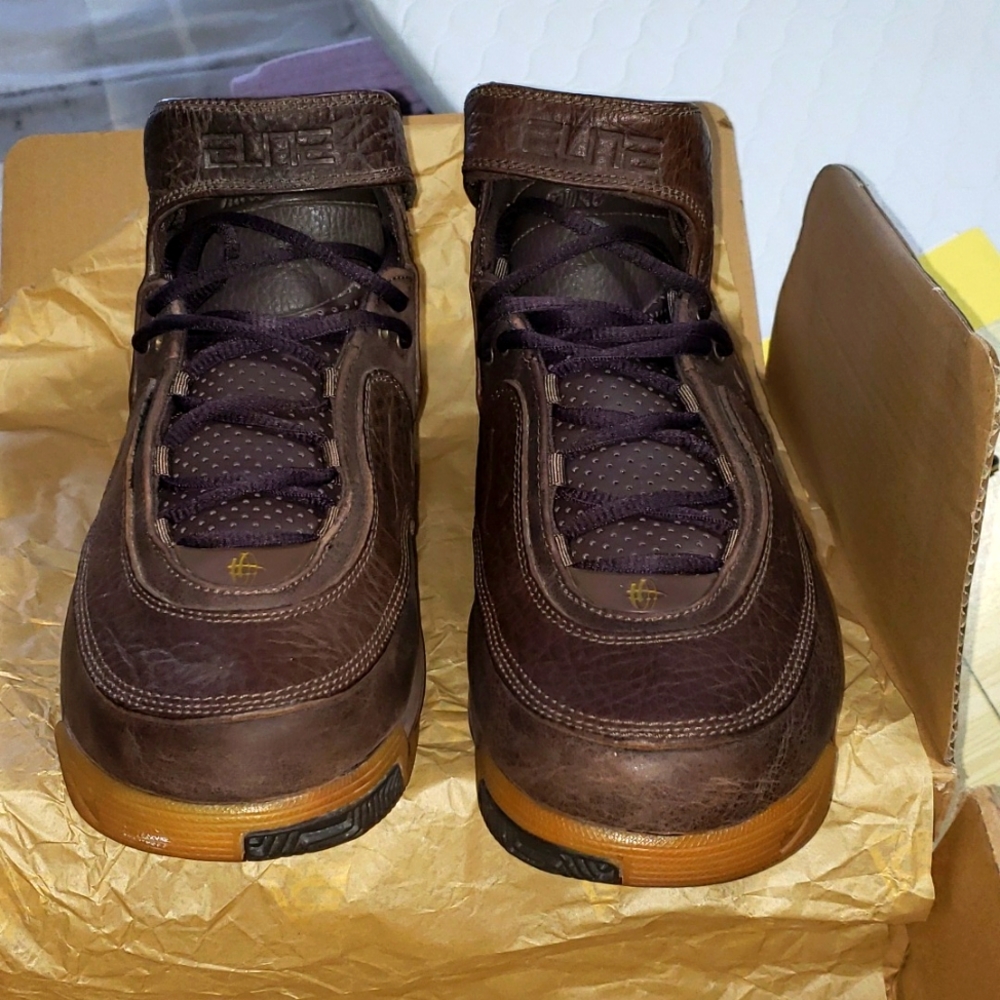 Nike Air Max Elite boots mens size 9